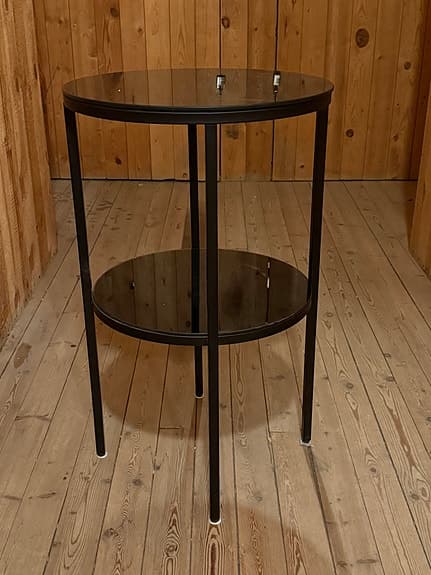 Sidobord/nattduksbord Mio svart/sotat glas