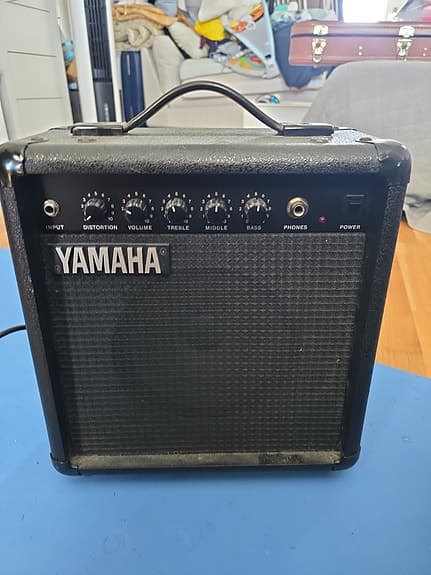 Yamaha HY-10G III 25W övningsförstärkare