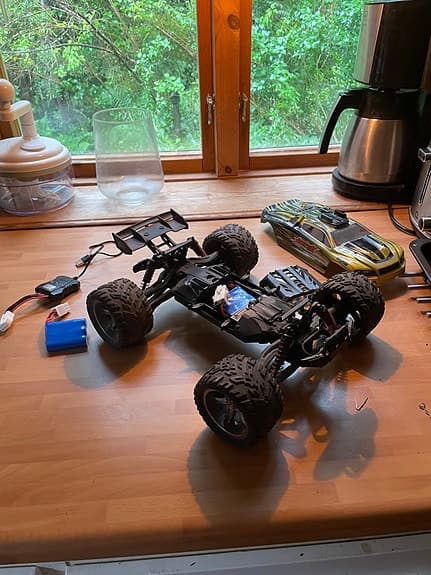 Radiostyrd bil utan fjärrkontroll, Öppen för bud