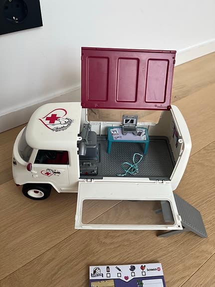 Schleich Horse Club stall och mobil hästklinik