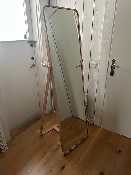 IKEA stående helkroppsspegel trä