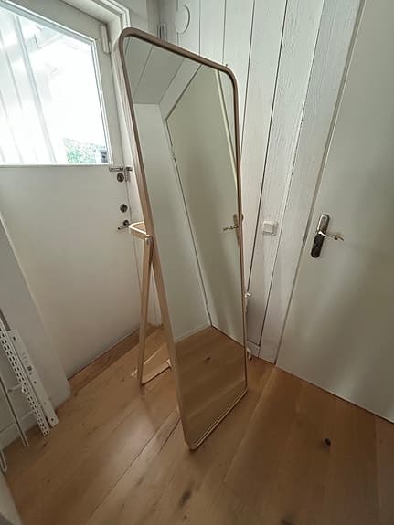IKEA stående helkroppsspegel trä