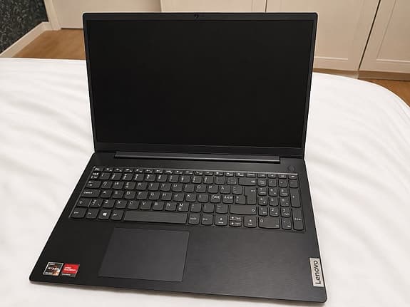Lenovo V15 15"