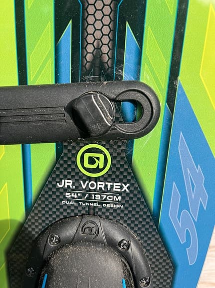 O'Brien Jr Vortex vattenskidor 54" (137 cm) svart/grön/blå