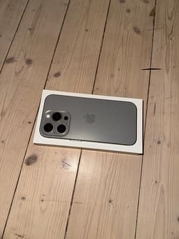 iPhone 15 Pro 128GB Naturlig Titan
