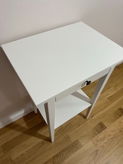 2 stycken sängbord Hemnes