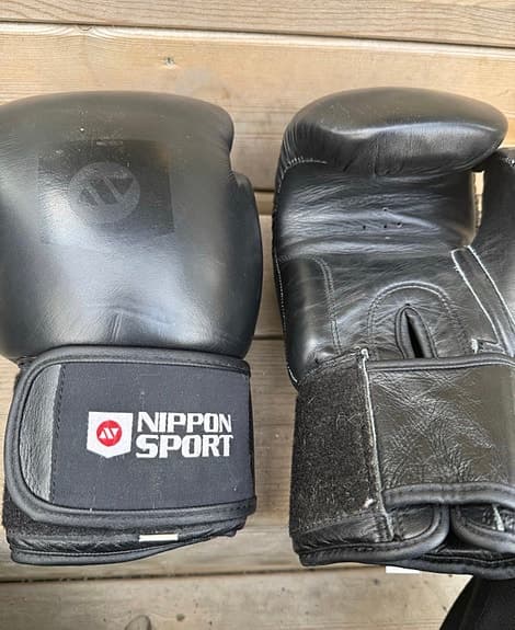 Boxningssäck 25kg med handskar