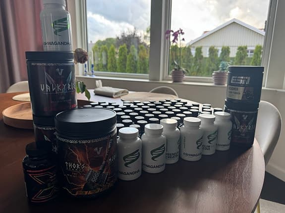 Stort paket med oöppnade premium kosttillskott