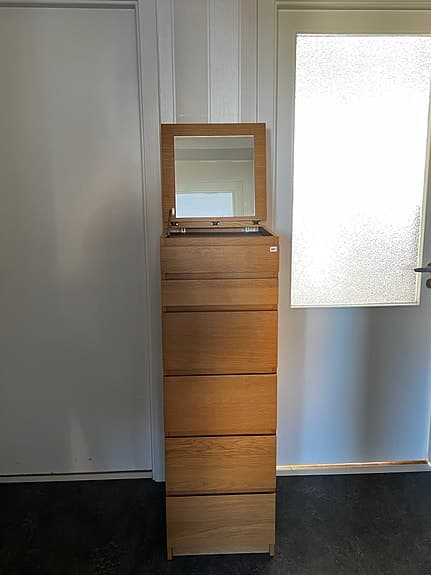 Malmbyrå med spegel ek