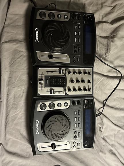 DJ-mixer + 2 CD-spelare + 2 MP3-spelare + HDD/vinylanslutning Mac/PC USB SD