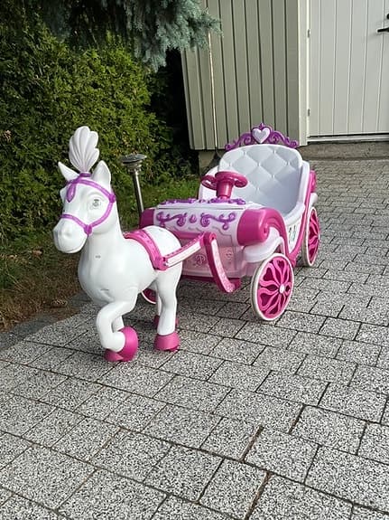 Elektrisk prinsessvagn med häst