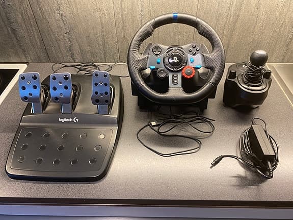 Logitech g29 växelspak medföljer