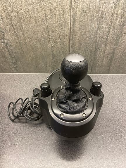 Logitech g29 växelspak medföljer