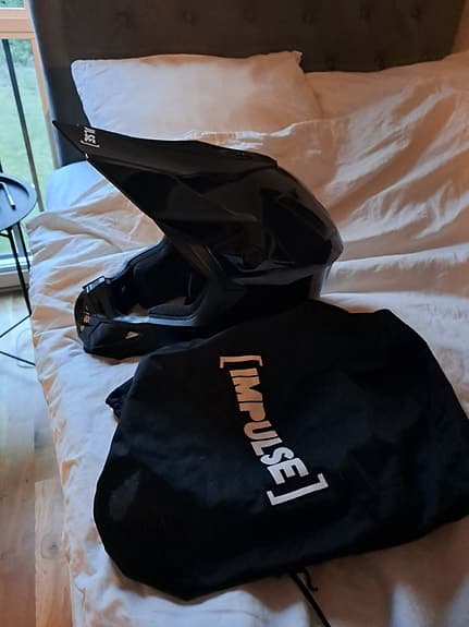 Cross hjälm impulse