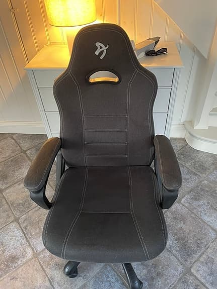 Gaming Stol från Arozzi i mycket fint skick – 800kr/st