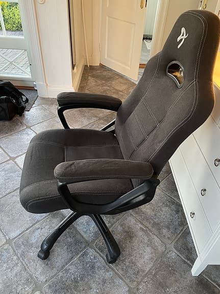 Gaming Stol från Arozzi i mycket fint skick – 800kr/st