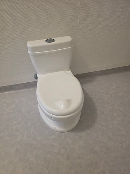 potta med toalettrullehållare