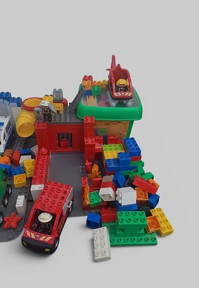 LEGO DUPLO City polis- och brandstation med fordon och djurpark