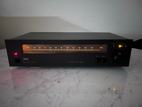 NAD FM Stereo Tuner 4020