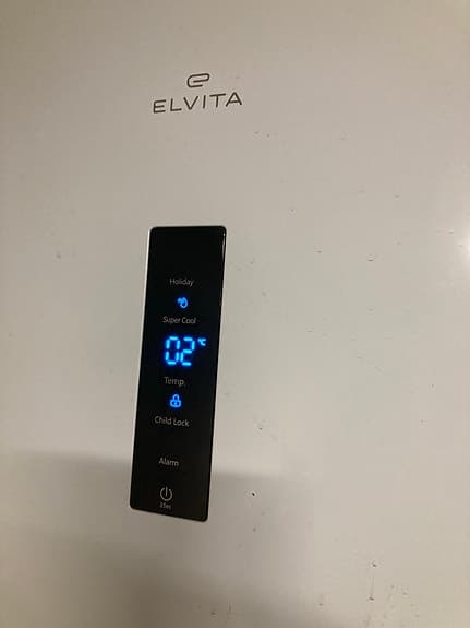 Elvita nästan ny kylskåp 185