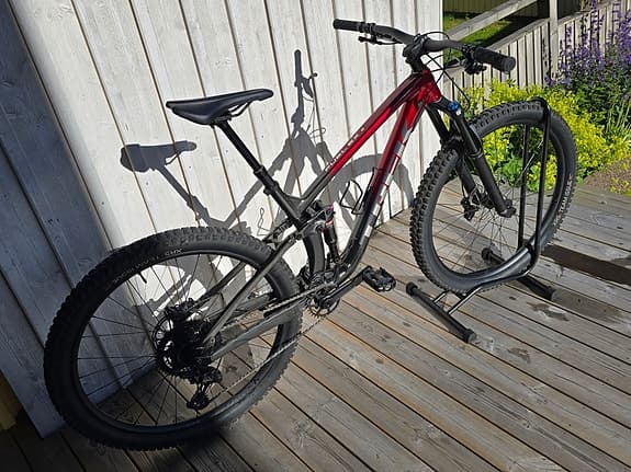 Trek fuel ex 8 29 / Medium/Large / röd svart