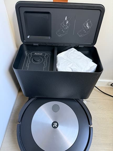 iRobot Roomba j7+ robotdammsugare med självtömmande station