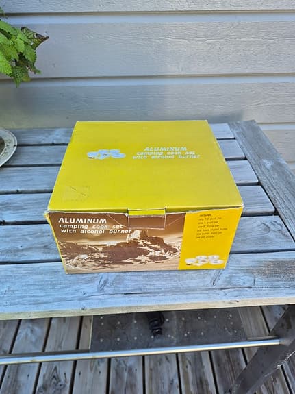 Stormkök med kastruller och stekpanna