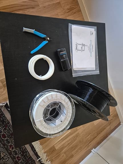 Creality Ender-3 V2 3D-skrivare – Bra skick samt tillbehör
