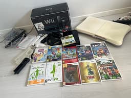Nintendo Wii spelkonsol (softmoddad) med spel och Wii Fit-bräda