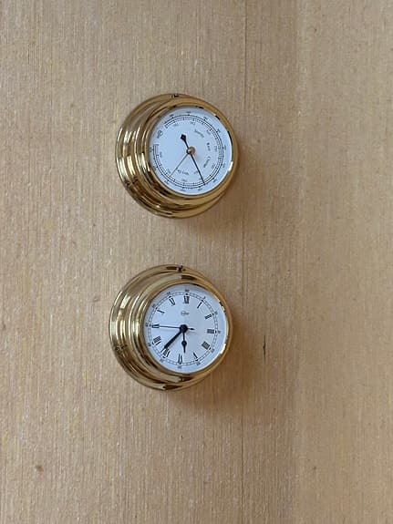Klocka samt vädervisare