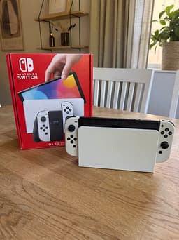 Nintendo Switch OLED + Pro Controller