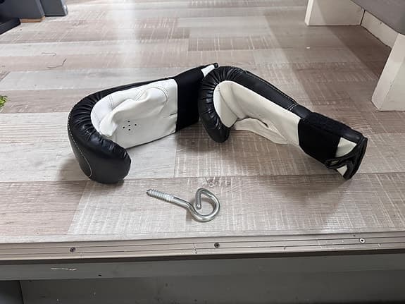 Benero boxningssäck med handskar svart 16 kg inkl krock