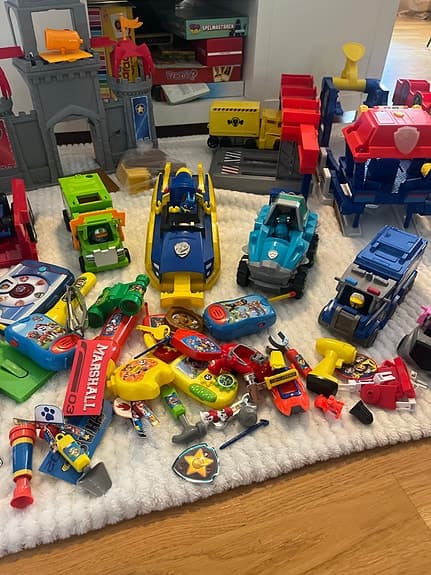 Paw Patrol lekset med bilar, figurer och lekstationer