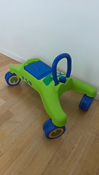 Gåbil med snurrbara hjul