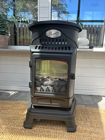 Svart kamin / gasolkamin med glaslucka