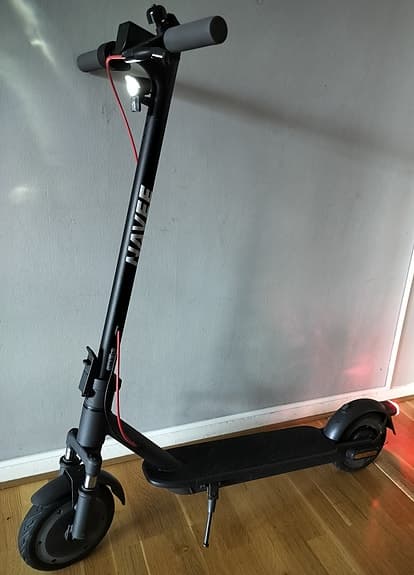 Winge elsparkcykel svart