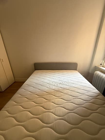 Selling an IKEA upholstered bed (160×200 cm) including mattress.