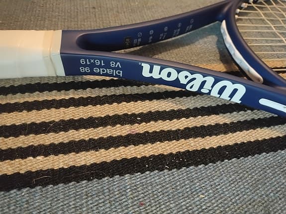 Wilson Blade 98 US Open tennisracket 98 sq in blå/vit grepp 2 1/4