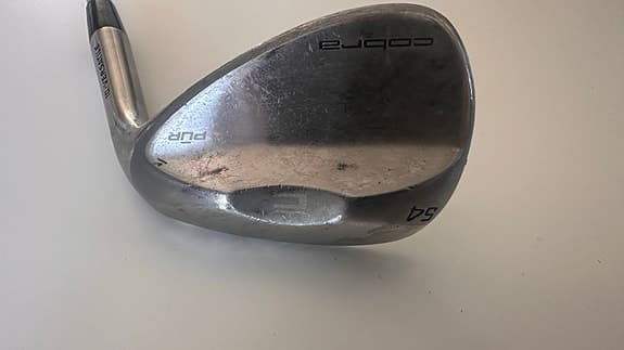 Cobra PUR wedge 54° med Lamkin-grepp