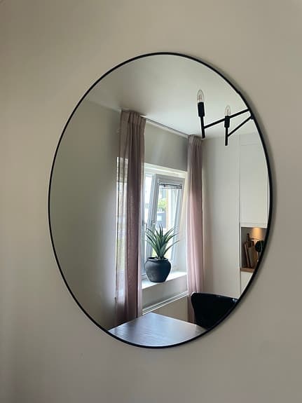 Hemtex rund spegel med svart ram