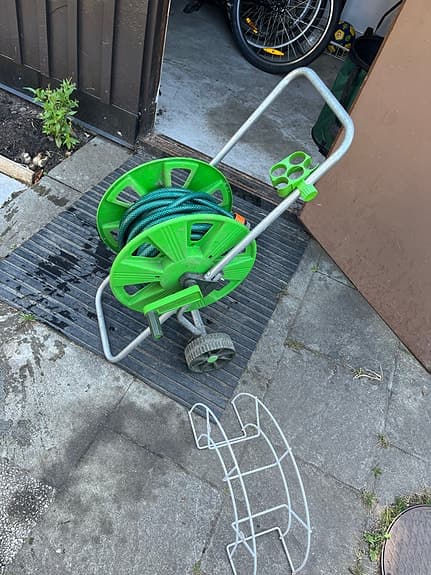 Slangvagn med trädgårdsslang grön