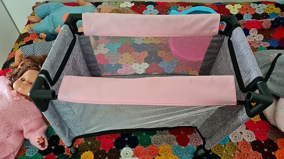 Dockvagn med tillbehör grå/rosa fjärilsmotiv