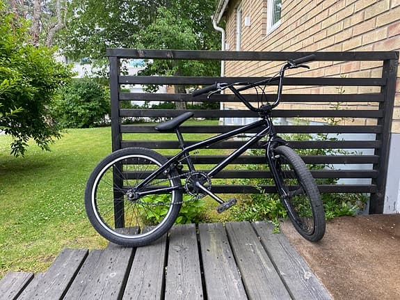 Nyservad BMX-cykel med bromsar