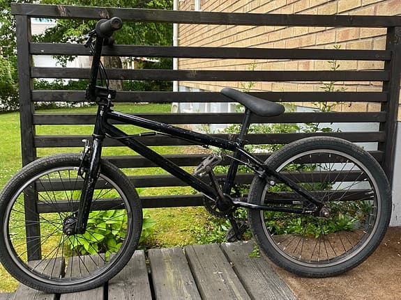 Nyservad BMX-cykel med bromsar