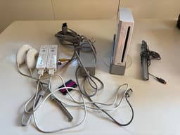 Nintendo Wii konsol med tillbehör och flera spel (29 st.)