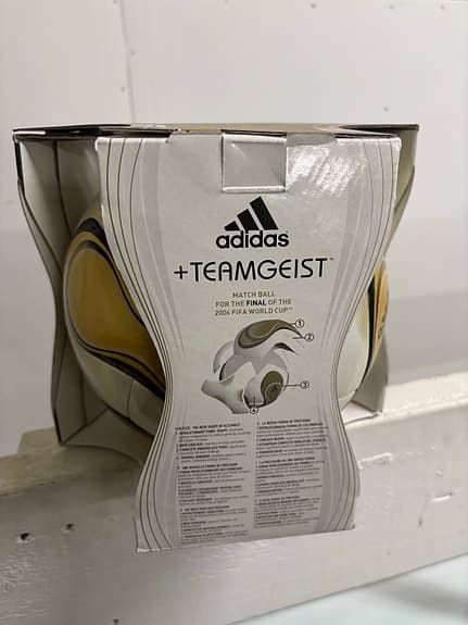 Adidas Teamgeist fotboll guld final boll