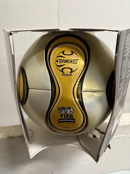 Adidas Teamgeist fotboll guld final boll