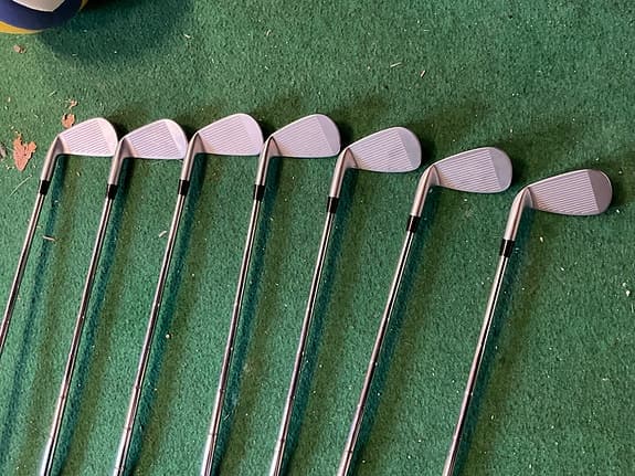 Golfklubbor järnset Bettinardi CB 4-PW Dynamic Gold Stiff