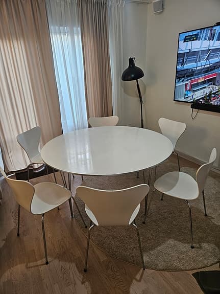Fritz Hansen Arne Jacobsen matbord