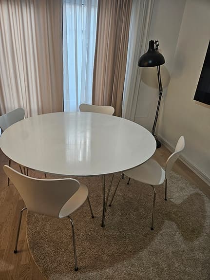 Fritz Hansen Arne Jacobsen matbord